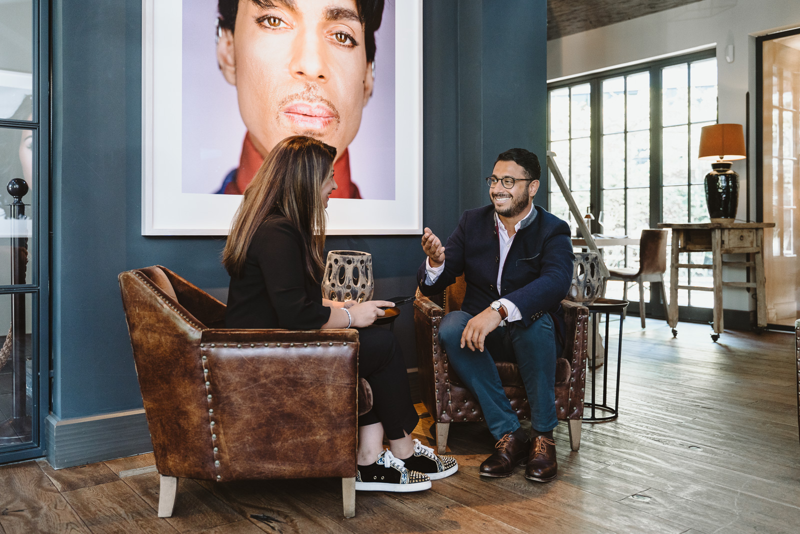 Businessportrait - Geschäftsführer im Gespräch - Remise in Bonn