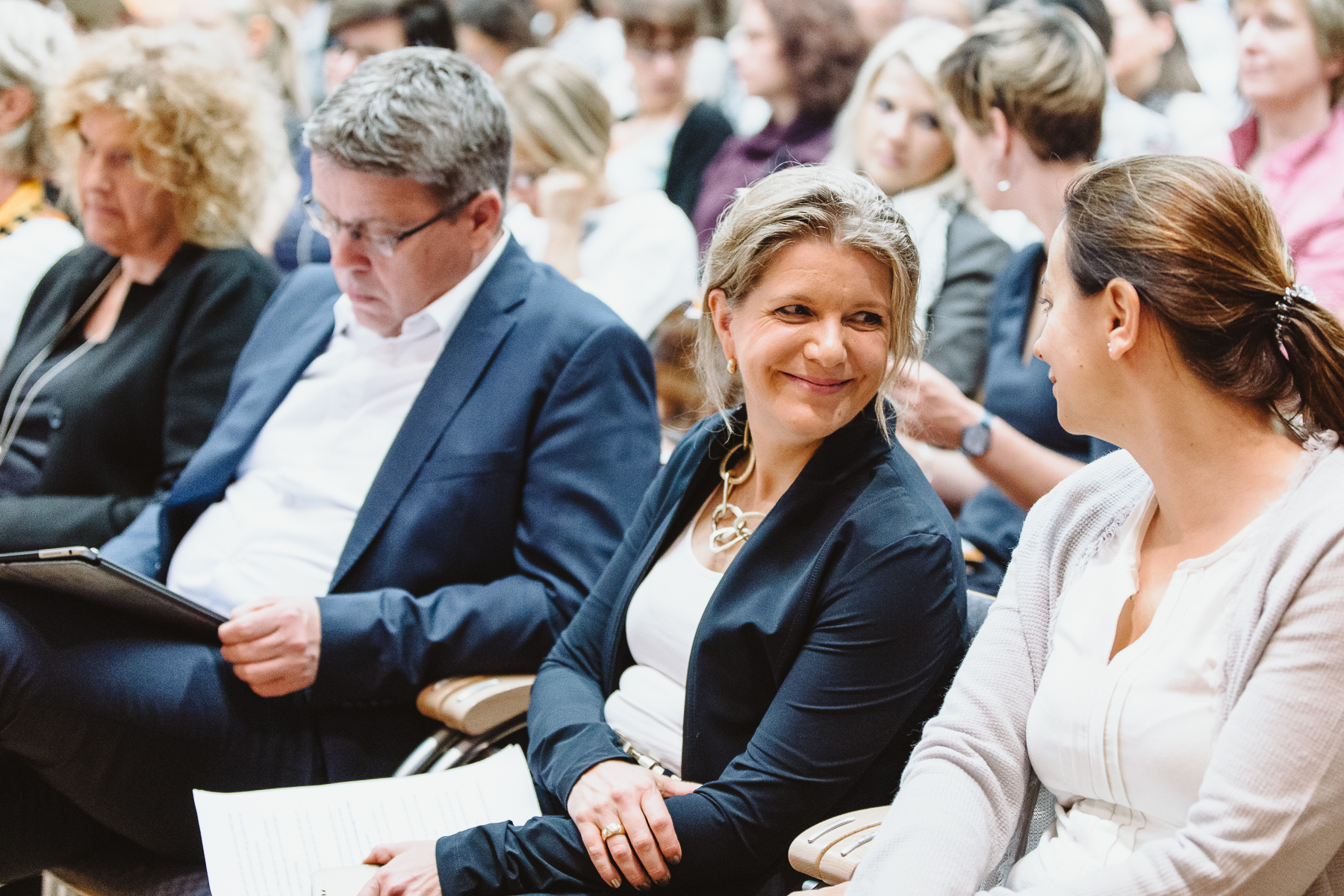 Kongressfotografie - women&work - Melanie Vogel als Initiatorin der Messe bei der Eröffnung