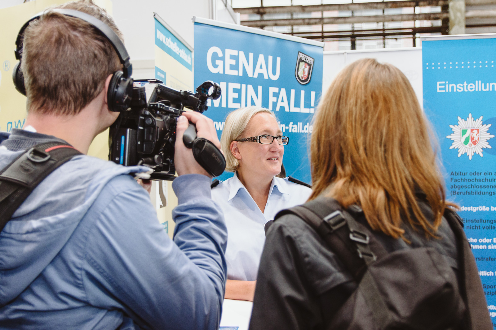 lebendige Reportagefotografie auf Messe - interessierte Gesprächspartner